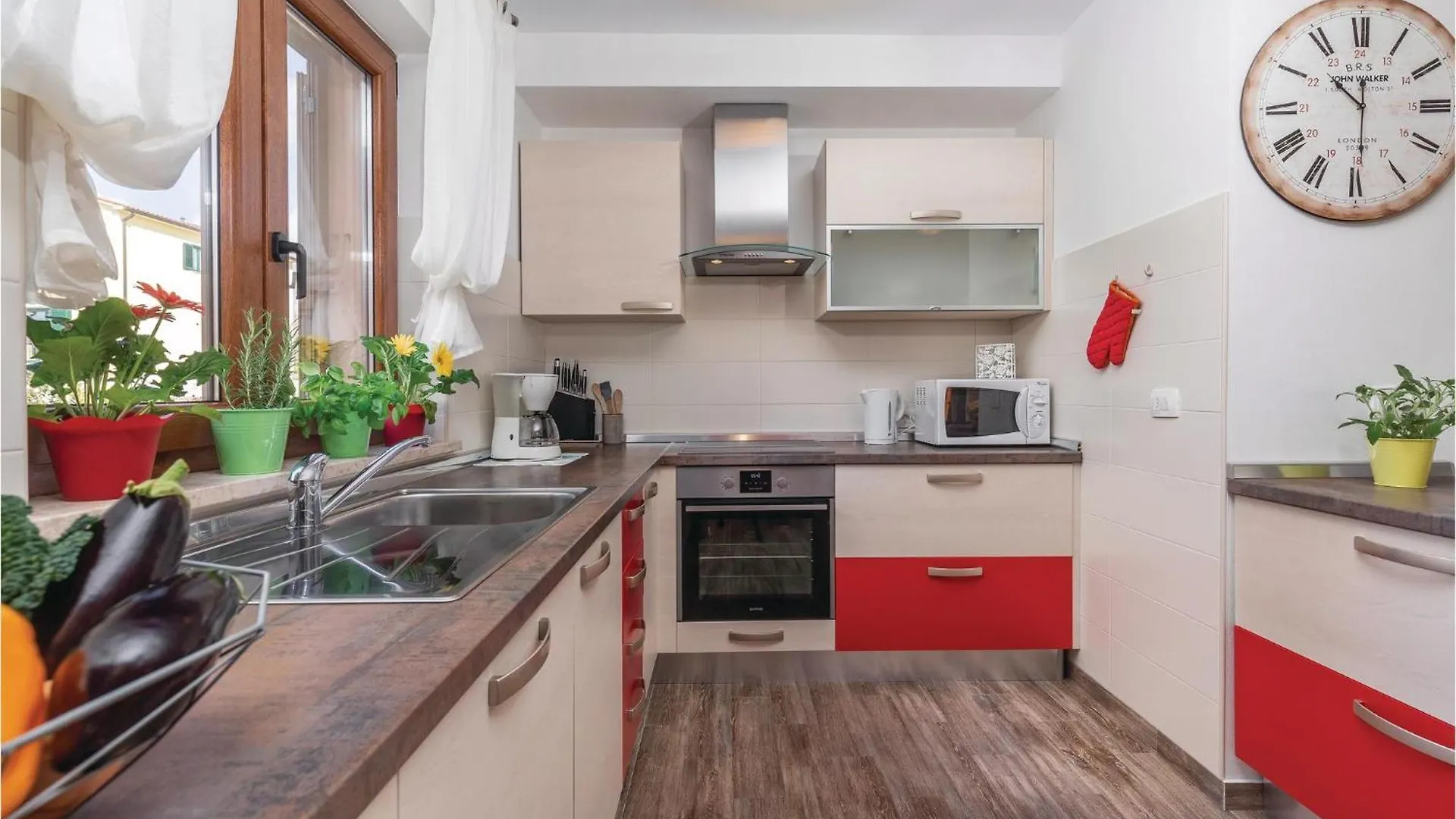 Nyaraló 4 Bedroom Beautiful Home In Kunj