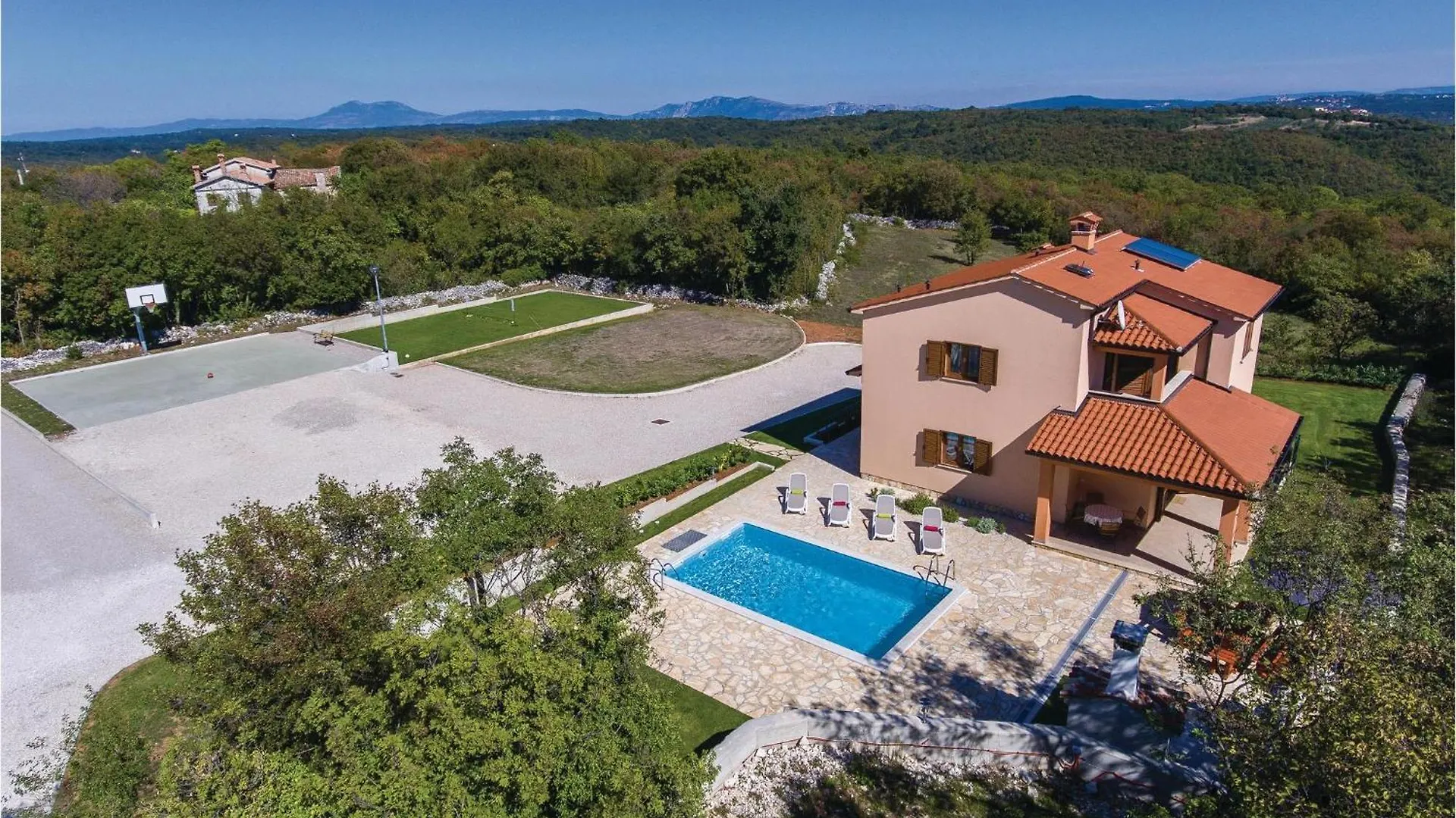 4 Bedroom Beautiful Home In Kunj Nyaraló